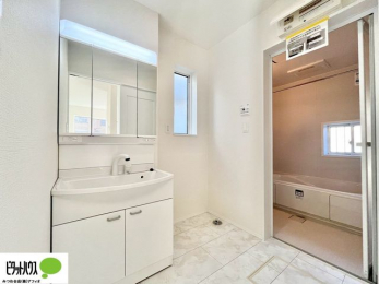 ���ʑ�E���ʏ��@�O�ʋ��̗���A�V���N���ȂǑ������[��������A�L�X�Ƃ������ʉ��ϑ�ł��B