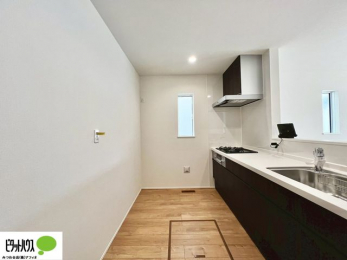 �L�b�`���@�V�z�Ȃ�ł͂̃s�J�s�J�̃L�b�`���͖����̂��������y�������Ă���܂��ˁB