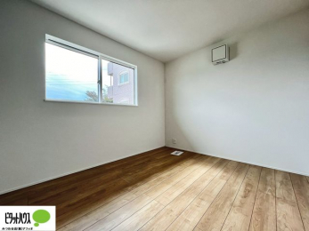 ���̑����ρ@�傫�ȑ����疾�邢�z�˂�������܂��B