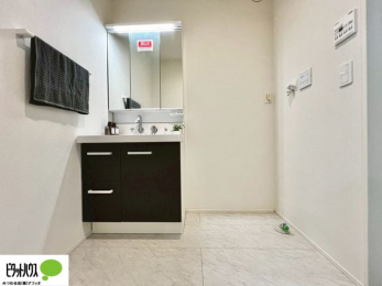 ���ʑ�E���ʏ��@�g���₷���V���v���Ȑ��ʉ��ϑ�B�����̎x�x�͂�������n�܂�܂��B