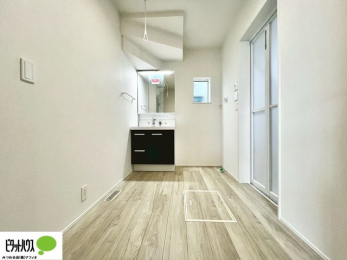 ���ʑ�E���ʏ��@���C�h�݌v�̐��ʏ��͎��[��u������A�傫������@���]�T�Őݒu�ł��܂�