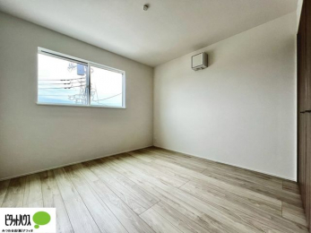 ���̑����ρ@�傫�ȑ����疾�邢�z�˂�������܂��B