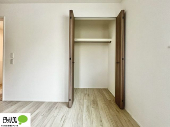 ���[�@���ꂼ��̂������Ɏ��[�X�y�[�X������̂Ńv���C�x�[�g�ȉו����g�߂ɒu�����Ƃ��ł��܂��B