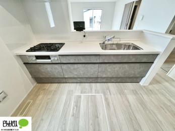 �L�b�`���@�V�z�Ȃ�ł͂̃s�J�s�J�̃L�b�`���͖����̂��������y�������Ă���܂��ˁB