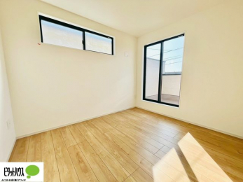 ���[�@�傫�ȑ����疾�邢�z�˂�������܂��B