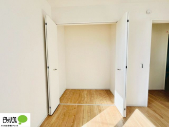 �q�������@�傫�Ȏ��[�͂��m����ׂ����G�݂������Ղ肵�܂��܂��B