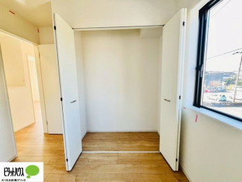 �o���R�j�[�@���ꂼ��̂������Ɏ��[�X�y�[�X������̂Ńv���C�x�[�g�ȉו����g�߂ɒu�����Ƃ��ł��܂��B