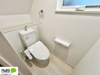 �g�C���@�{�H��ʐ^�F1�E2�K�E�H�V�����b�g�g�C�������B