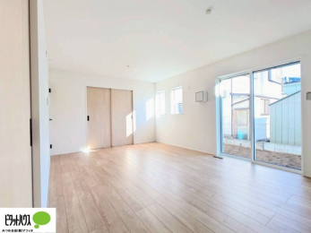 ���r���O�@�傫�ȑ�����ۓI�ȃ��r���O�́A�������邢��C�ɂ��Ă���܂��ˁB