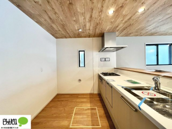 �L�b�`���@�{�H��ʐ^�F�V�z�Ȃ�ł͂̃s�J�s�J�̃L�b�`���͖����̂��������y�������Ă���܂��ˁB