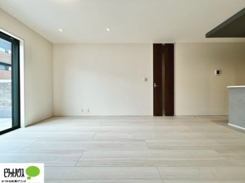 ���̑��@�傫�ȑ�����ۓI�ȃ��r���O�́A�������邢��C�ɂ��Ă���܂��ˁB