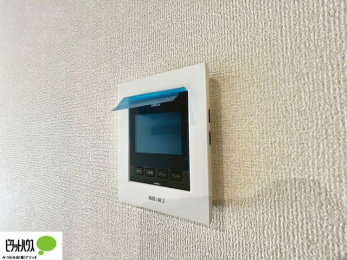 ���̑��@������Ԃ����S��TV���j�^�[�t���C���^�[�z��