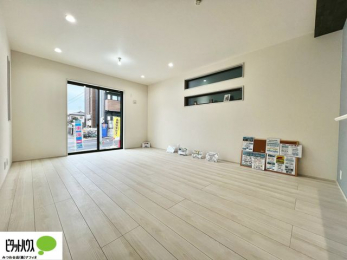 ���̑��@�傫�ȑ�����ۓI�ȃ��r���O�́A�������邢��C�ɂ��Ă���܂��ˁB