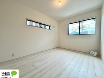 ���[�@2�ʍ̌��Ŗ��邭�A���ʂ��̗ǂ��������ł��B