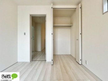 �q�������@���ꂼ��̂������Ɏ��[�X�y�[�X������̂Ńv���C�x�[�g�ȉו����g�߂ɒu�����Ƃ��ł��܂��B