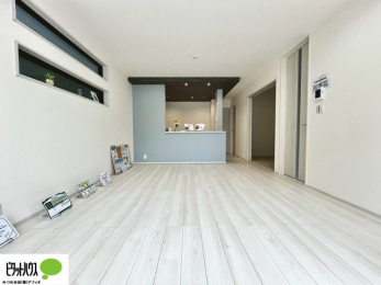 ���r���O�@�Ƒ��݂�Ȃ�������肭�낰��L�X�Ƃ����P�T���ȏ�̃��r���O�ł��B