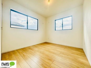 ���[�@2�ʍ̌��Ŗ��邭�A���ʂ��̗ǂ��������ł��B