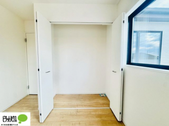 �q�������@�傫�Ȏ��[�͂��m����ׂ����G�݂������Ղ肵�܂��܂��B