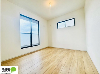 ���[�@�傫�ȑ����疾�邢�z�˂�������܂��B