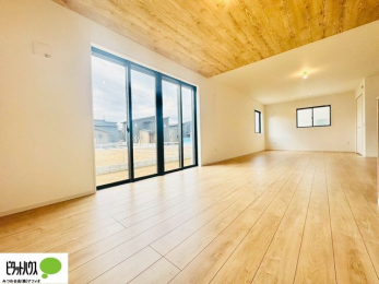 ���r���O�@�傫�ȑ�����ۓI�ȃ��r���O�́A�������邢��C�ɂ��Ă���܂��ˁB