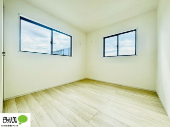 ���[�@2�ʍ̌��Ŗ��邭�A���ʂ��̗ǂ��������ł��B