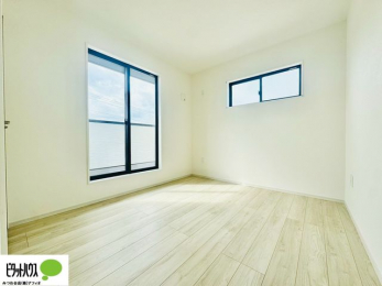 ���[�@�傫�ȑ����疾�邢�z�˂�������܂��B