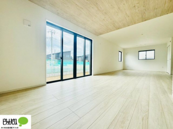 ���r���O�@�傫�ȑ�����ۓI�ȃ��r���O�́A�������邢��C�ɂ��Ă���܂��ˁB