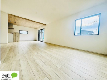 ���r���O�@�P�K�͉J�˃V���b�^�[�t���ŁA���V��̎����̖h�ƂȂǈ��S�ł�