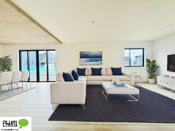 ���r���O�@�C���e���A�̉f����L�X�Ƃ������r���O24.5�������ۂ̎����ʐ^��CG�ŉƋ��z�u�����C���[�W�ł���A���ۂƂ͑����قȂ�܂��B