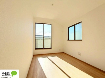 ���[�@�傫�ȑ����疾�邢�z�˂�������܂��B