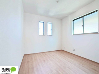 ���[�@2�ʍ̌��Ŗ��邭�A���ʂ��̗ǂ��������ł��B