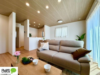 ���r���O�@���R�����������ޒg���ȃ��r���O�B��������ɂ͓Ǐ��₨���Q�ł����Ȃ���̂�т�Ɖ߂����ЂƎ����B