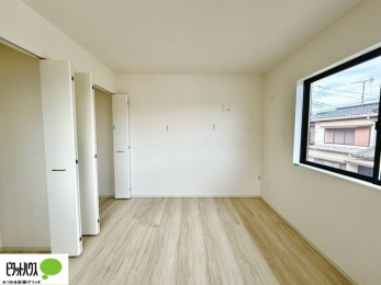 �Q���@�傫�ȑ����疾�邢�z�˂�������܂��B