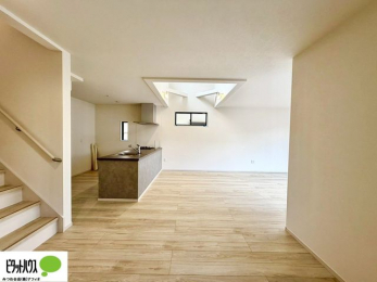 ���r���O�@���R�ƉƑ��̊炪���킹����l�C�̃��r���O�C���K�i�B