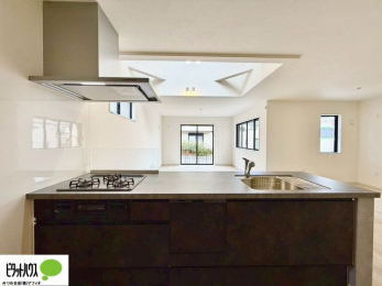 �L�b�`���@�V�z�Ȃ�ł͂̃s�J�s�J�̃L�b�`���͖����̂��������y�������Ă���܂��ˁB