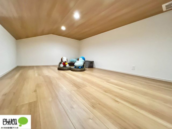 ���̑��@���[���̃X�y�[�X�ȂǑ��p�r�ɗ��p�ł��郍�t�g�B