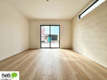 ���r���O�@���R�����������ޒg���ȃ��r���O�B��������ɂ͓Ǐ��₨���Q�ł����Ȃ���̂�т�Ɖ߂����ЂƎ����B