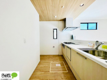 �L�b�`���@�{�H��ʐ^�@�V�z�Ȃ�ł͂̃s�J�s�J�̃L�b�`���͖����̂��������y�������Ă���܂��ˁB