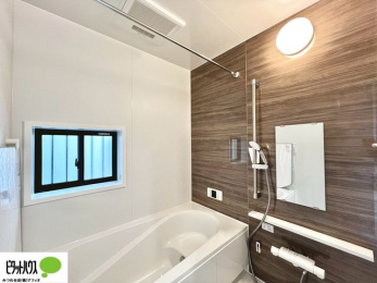 �����@�����̔�������Ă����o�X���[���͍L�X�������B�x���͂��q�l�ƈꏏ�ɗV�тȂ������܂��ˁB