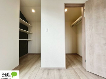 ���[�@�E�H�[�N�C���N���[�[�b�g�͂��m�������[����̂͂������A���s�o�b�N�Ȃǂ̑傫�ȉו������[���Ă����̂ɂ��֗��ł��B