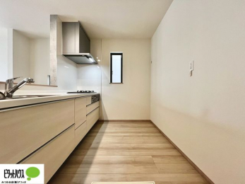 �L�b�`���@�V�z�Ȃ�ł͂̃s�J�s�J�̃L�b�`���͖����̂��������y�������Ă���܂��ˁB