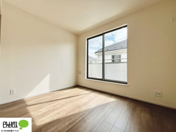 ���̑����ρ@�傫�ȑ����疾�邢�z�˂�������܂��B