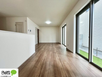 ���r���O�@�Ƒ��݂�Ȃ�������肭�낰��L�X�Ƃ����P�T���ȏ�̃��r���O�ł��B