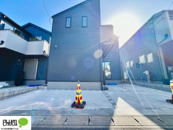 �@�}�ȗ��q����A���Ƒ��̎��]�ԃX�y�[�X�Ƃ��Ă��劈��B