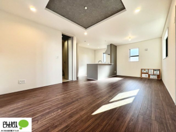 ���r���O�@�L�X�k�c�j�I����̑傫�ȃ\�t�@��u���Ă������f��ӏ܂��ǂ��ł��ˁB