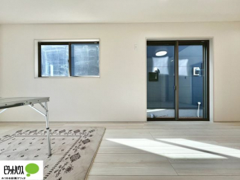 ���̑��@�傫�ȑ�����ۓI�ȃ��r���O�́A�������邢��C�ɂ��Ă���܂��ˁB