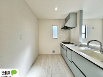 �L�b�`���@�V�z�Ȃ�ł͂̃s�J�s�J�̃L�b�`���͖����̂��������y�������Ă���܂��ˁB