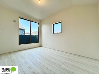 ���̑����ρ@�傫�ȑ����疾�邢�z�˂�������܂��B