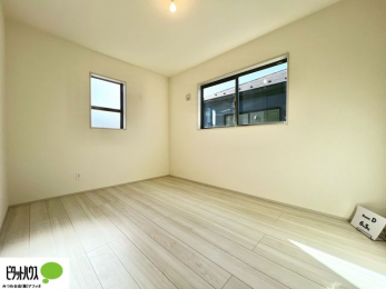 �q�������@�w�т̎��Ԃ��V�Ԏ��Ԃ���؂ɂł���q�ǂ������B���[�⃌�C�A�E�g�����₷���݌v�ŁA�����ɍ��킹�Ē����g�����Ԃł��B