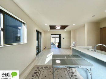 ���r���O�@���r���O����̓L�b�`���ɂ���}�}��p�p��������̂ŁA���q�l���V�񂾂�x�񂾂���S���ĉ߂������Ƃ��ł��܂��B